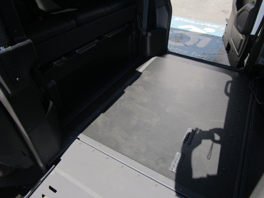 New 2026 Chevrolet Traverse 1LT Midnight - BraunAbility Side Entry In Floor Automatic Ramp