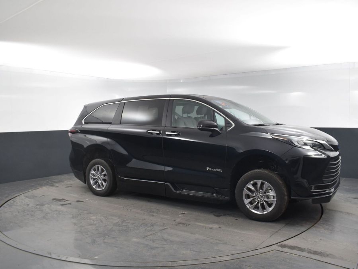 2025 TOYOTA SIENNA - Image 18