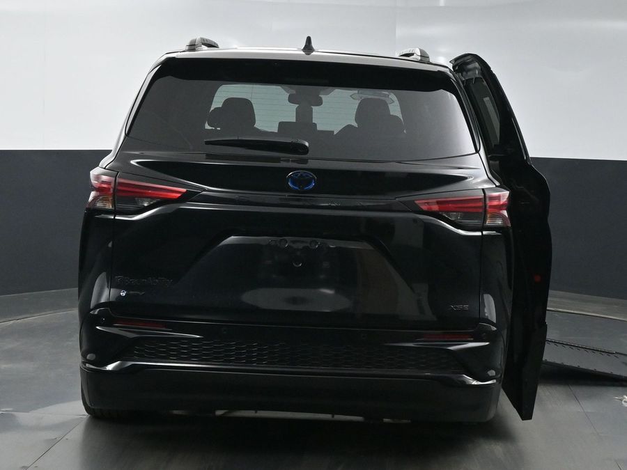 New 2025 Toyota Sienna Hybrid XSE Sport - BraunAbility Side Entry Entry In Floor Automatic Ramp