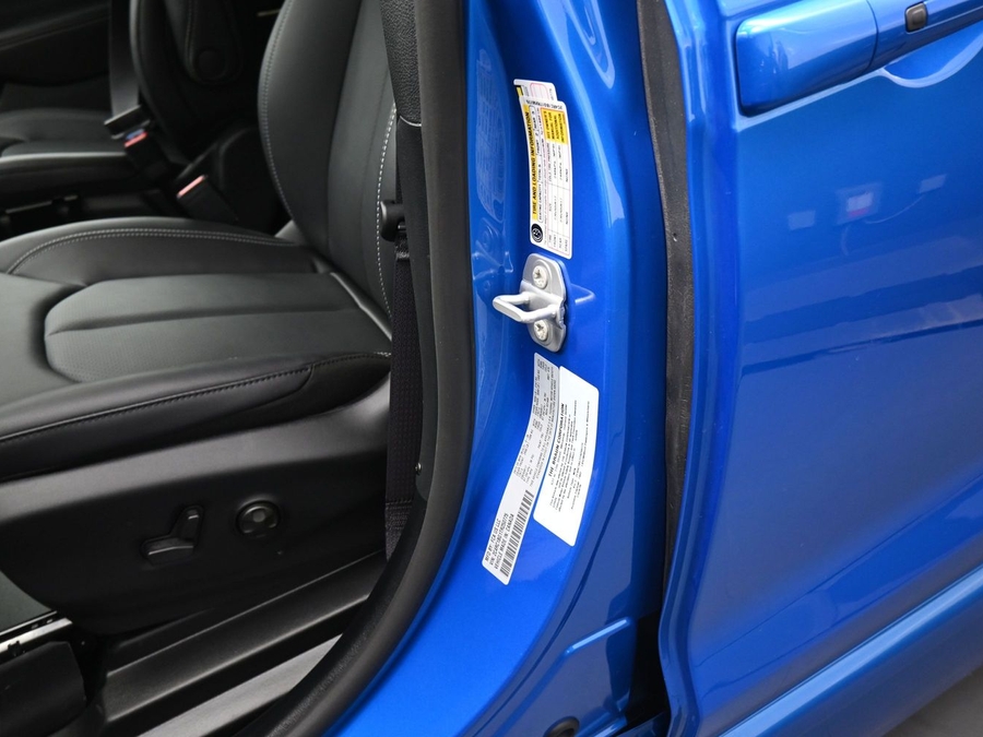 Blue Chrysler Pacifica image number 13