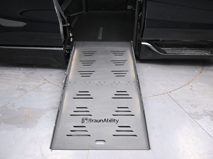Used 2023 Toyota Sienna Hybrid XLE - BraunAbility Side Entry Entry Fold Out Automatic Ramp