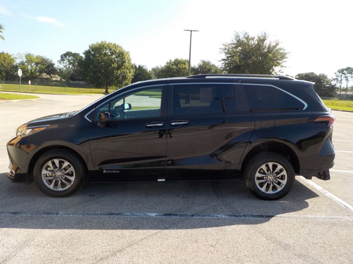 2024 TOYOTA SIENNA - Image 2