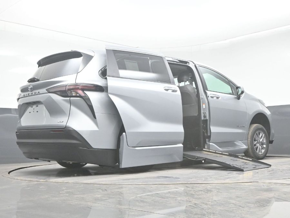 2025 TOYOTA SIENNA - Image 22