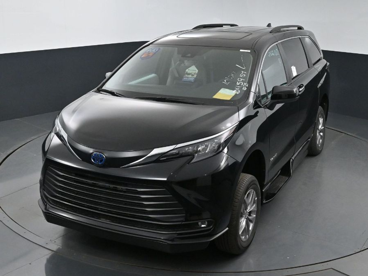 2025 TOYOTA SIENNA - Image 24