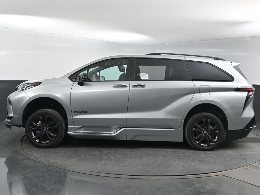New 2025 Toyota Sienna Hybrid XSE - BraunAbility Side Entry Entry Fold Out Automatic Ramp