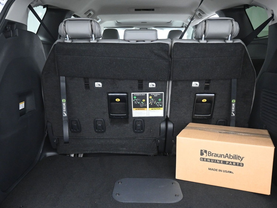 New 2026 Toyota Sienna Hybrid XLE Plus - BraunAbility Side Entry Entry Fold Out Automatic Ramp