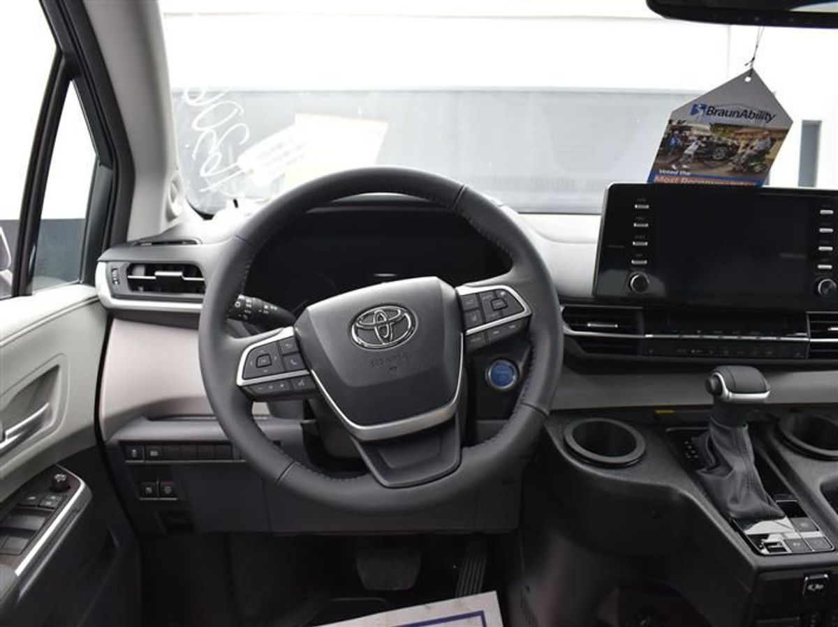 2023 TOYOTA SIENNA - Image 18