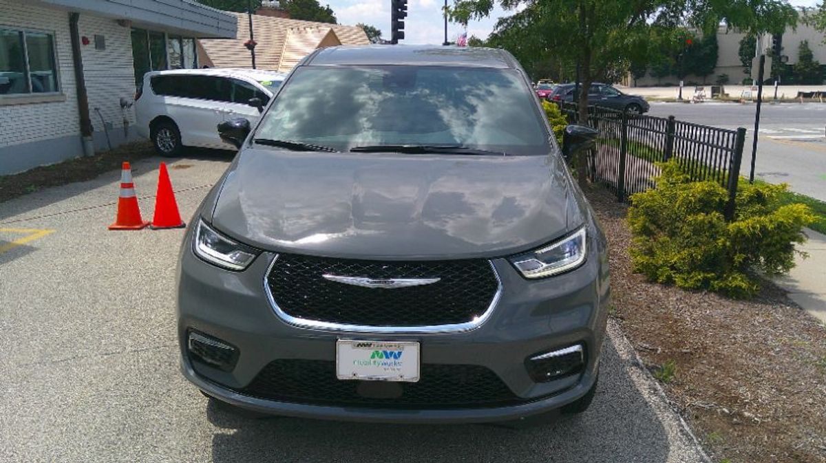 Grey Chrysler Pacifica image number 2