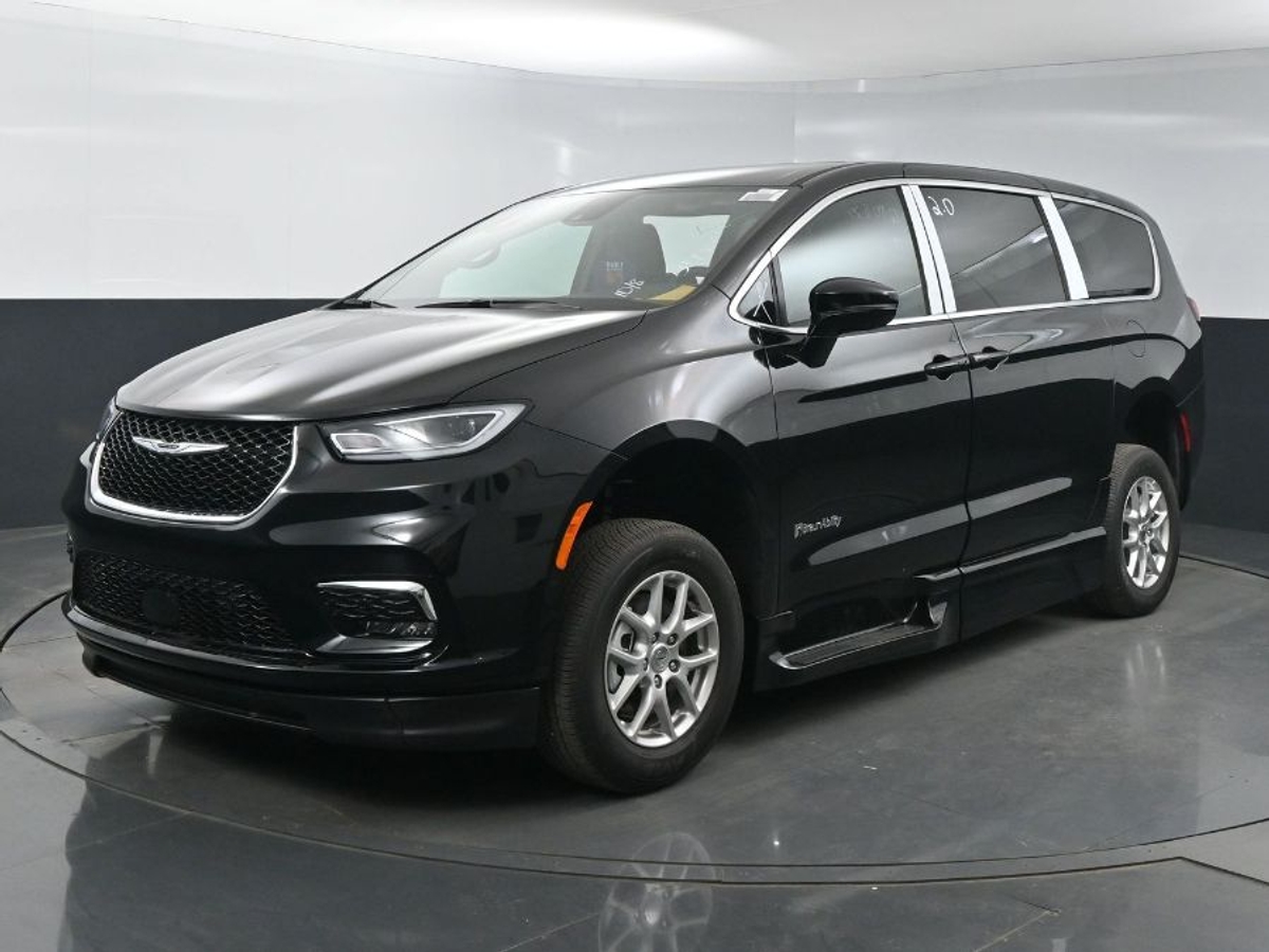 2025 CHRYSLER PACIFICA - Image 4