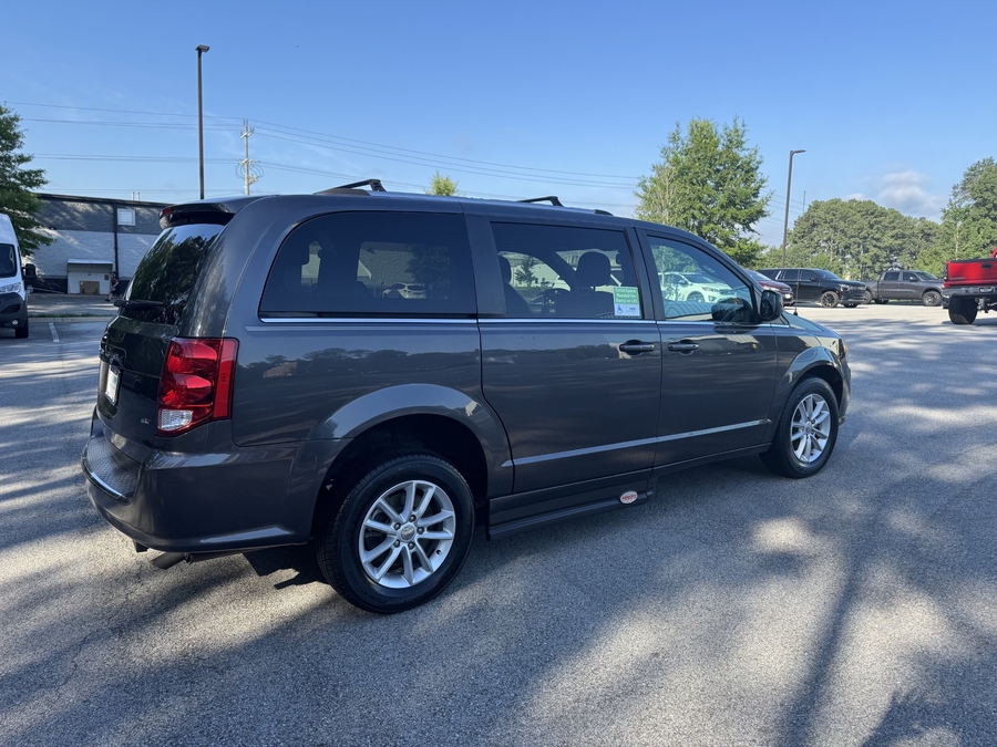 Grey Dodge Grand Caravan image number 4