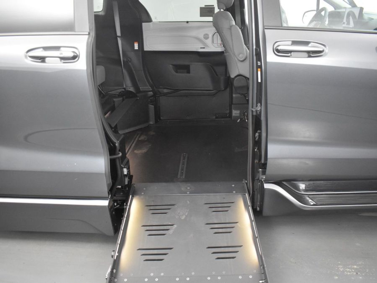 2025 TOYOTA SIENNA - Image 12