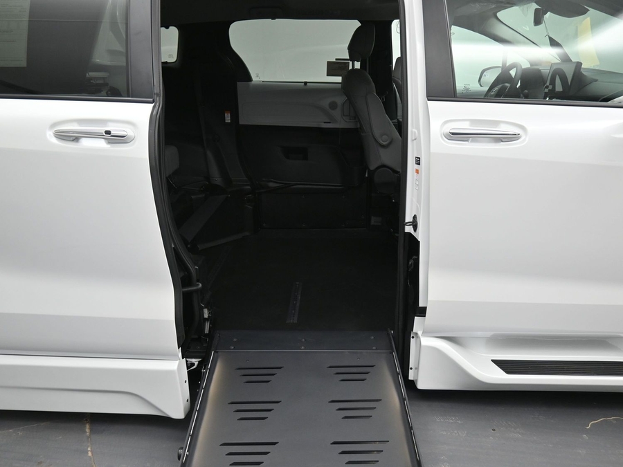 New 2026 Toyota Sienna Hybrid XLE Add - BraunAbility Side Entry Entry Fold Out Automatic Ramp