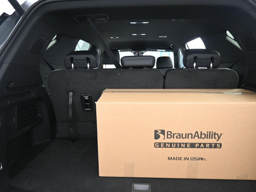 Grey Chevrolet Traverse image number 4