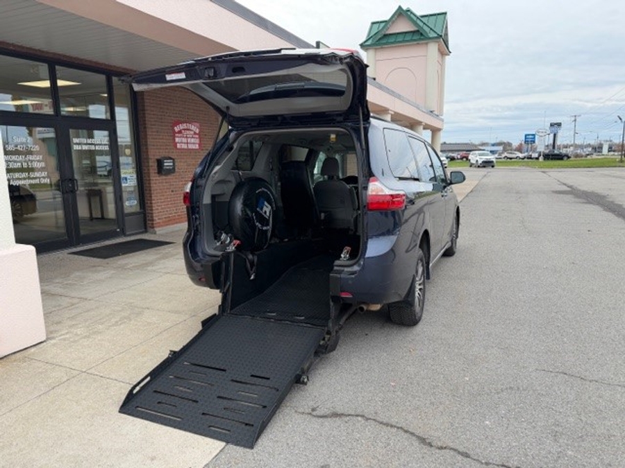 Used 2019 Toyota Sienna XLE Base - FRC Rear Entry Entry Fold Out Manual Ramp