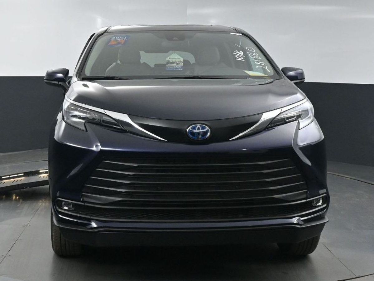 2025 TOYOTA SIENNA - Image 2