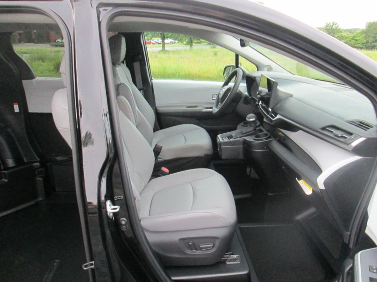 Black Toyota Sienna image number 12