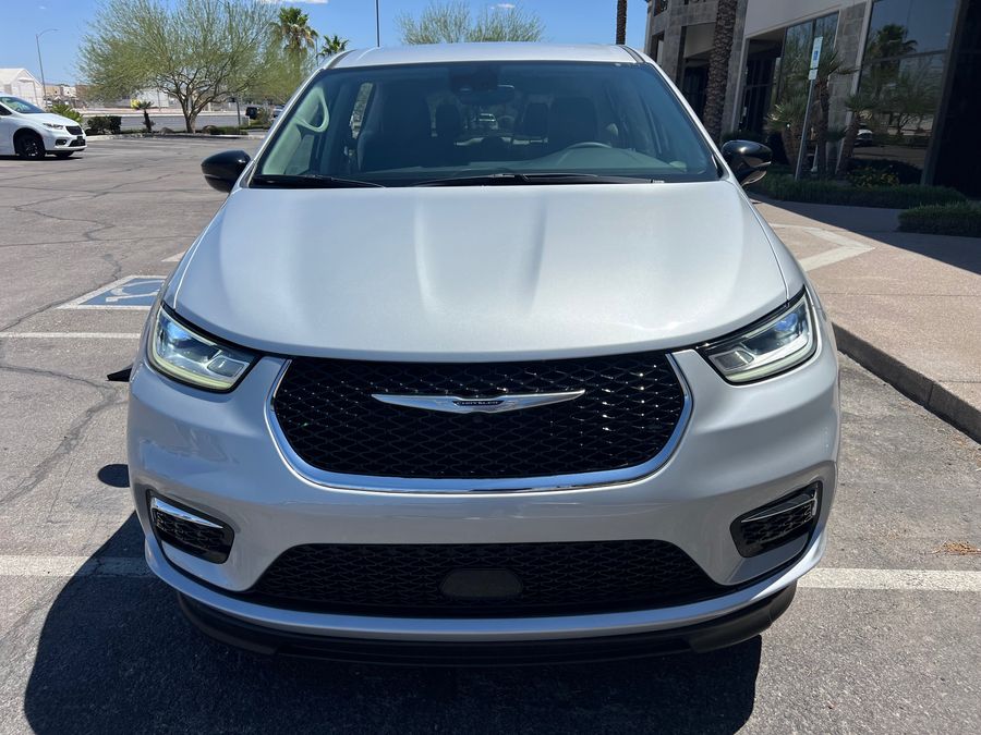 Used 2024 Chrysler Pacifica Touring L - BraunAbility Side Entry Entry Fold Out Automatic Ramp