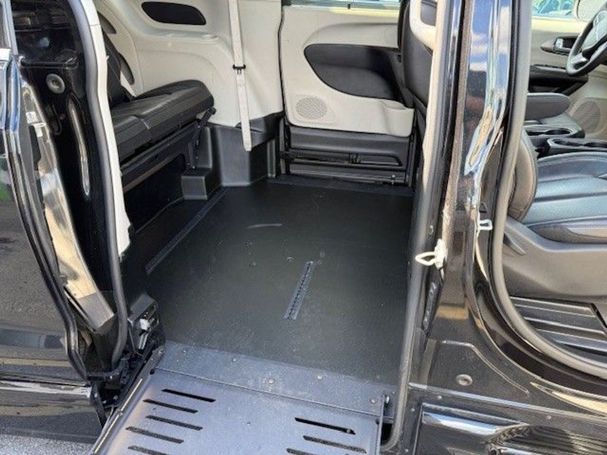 2023 CHRYSLER PACIFICA - Image 6