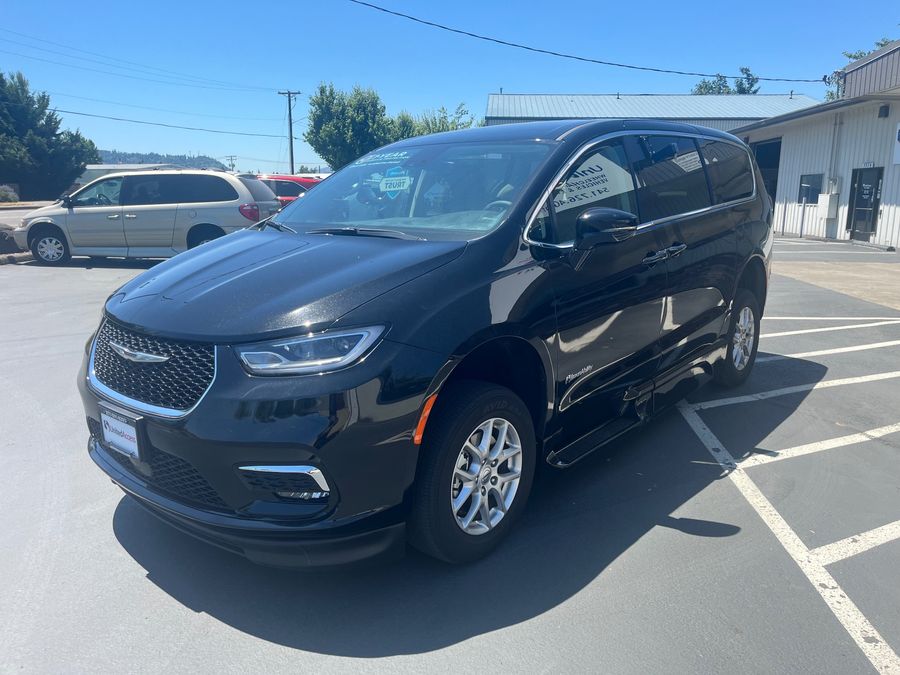 Used 2024 Chrysler Pacifica Touring L - BraunAbility Side Entry Entry Fold Out Automatic Ramp