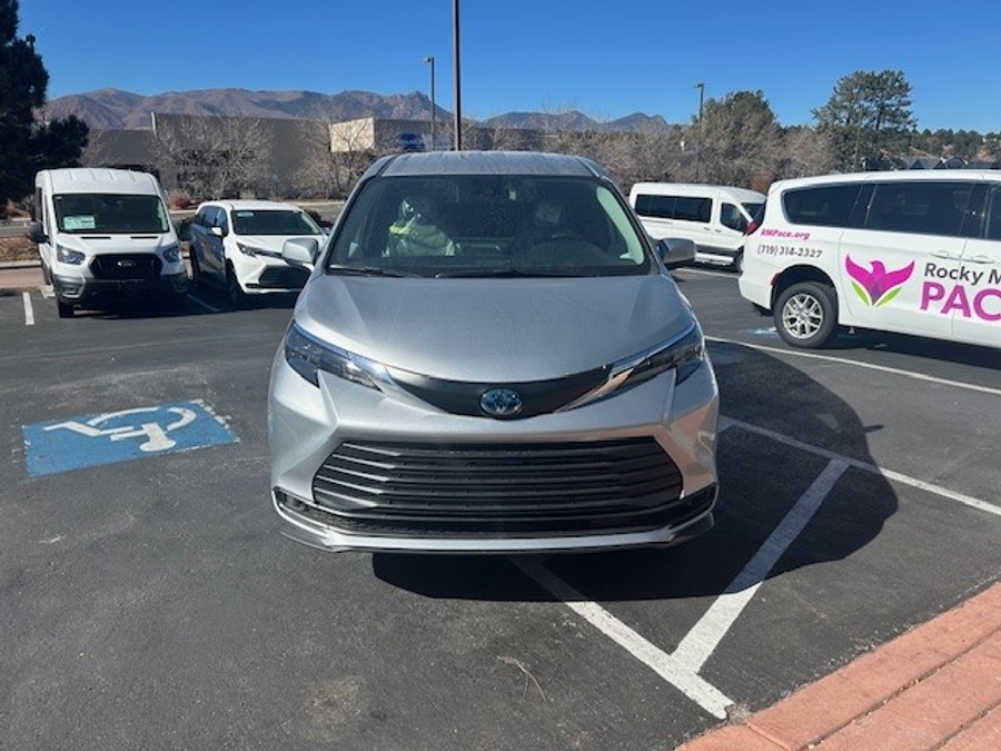 New 2025 Toyota Sienna Hybrid LE - Vantage Mobility Commercial Rear Entry Entry Fold Out Manual Ramp