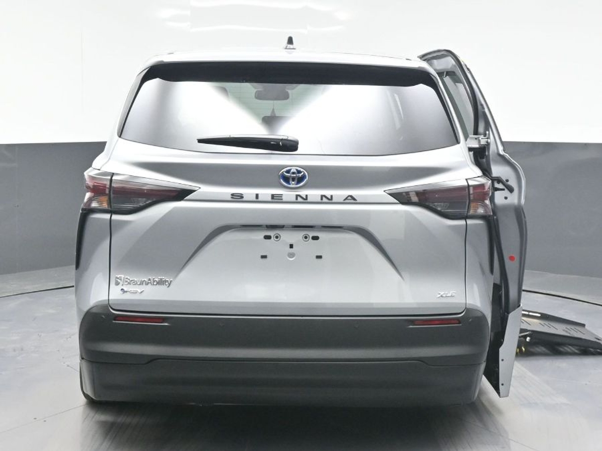 2025 TOYOTA SIENNA - Image 6