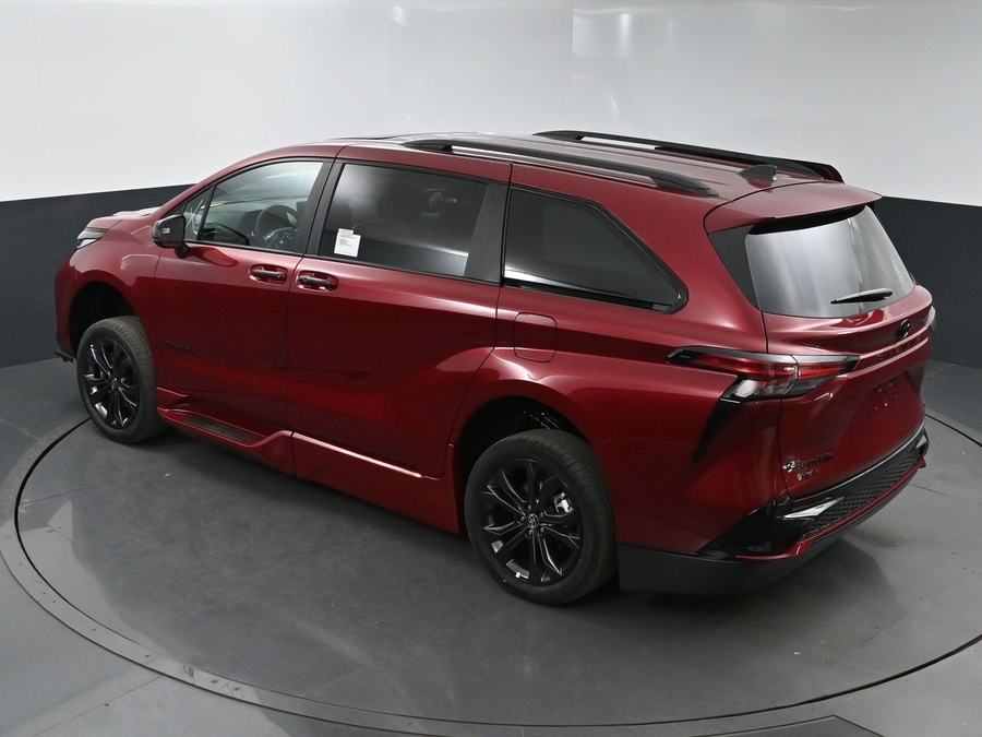 New 2025 Toyota Sienna Hybrid XSE Sport - BraunAbility Side Entry Entry In Floor Automatic Ramp