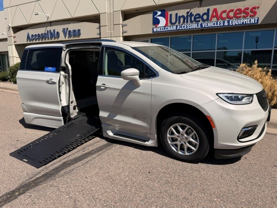 Used 2021 Chrysler Pacifica Touring L - BraunAbility Side Entry Entry In Floor Automatic Ramp