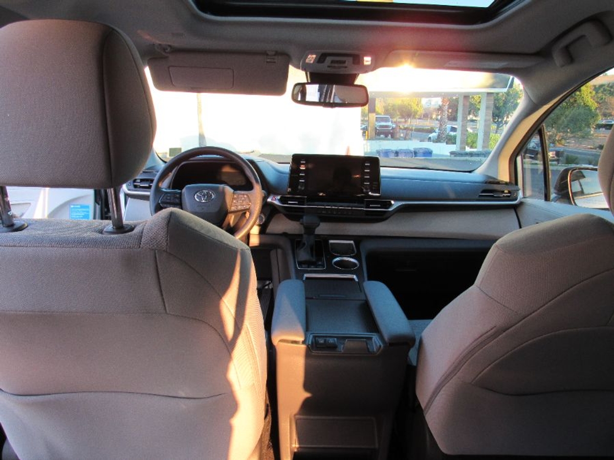 2024 TOYOTA SIENNA - Image 11