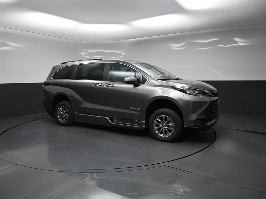 New 2026 Toyota Sienna Hybrid XLE Add - BraunAbility Side Entry Fold Out Automatic Ramp