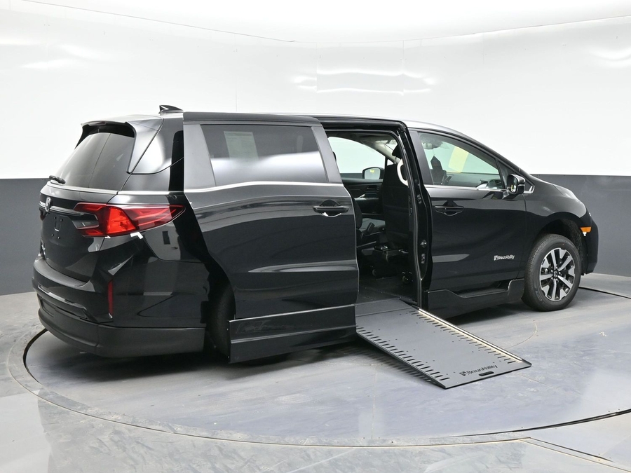 Black Honda Odyssey image number 6