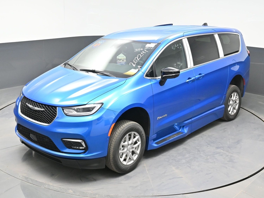 Blue Chrysler Pacifica image number 8