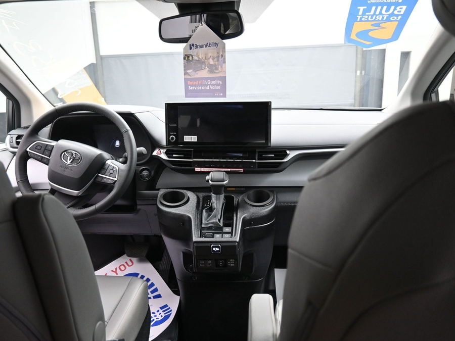 New 2026 Toyota Sienna Hybrid XLE Base - BraunAbility Side Entry Entry Fold Out Automatic Ramp