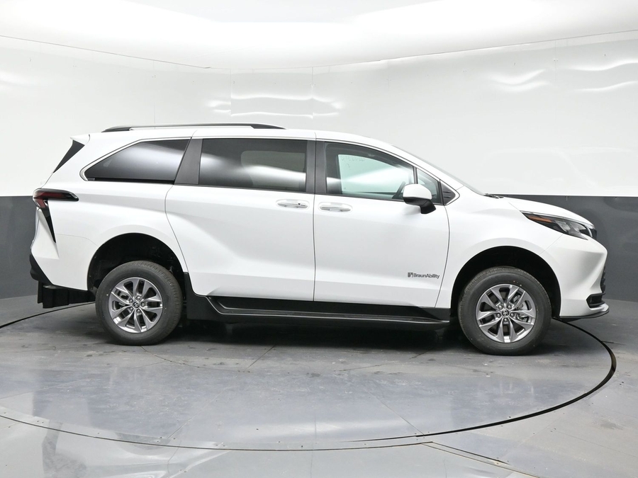 New 2026 Toyota Sienna Hybrid XLE Add - BraunAbility Commercial Rear Entry Entry Fold Out Manual Ramp