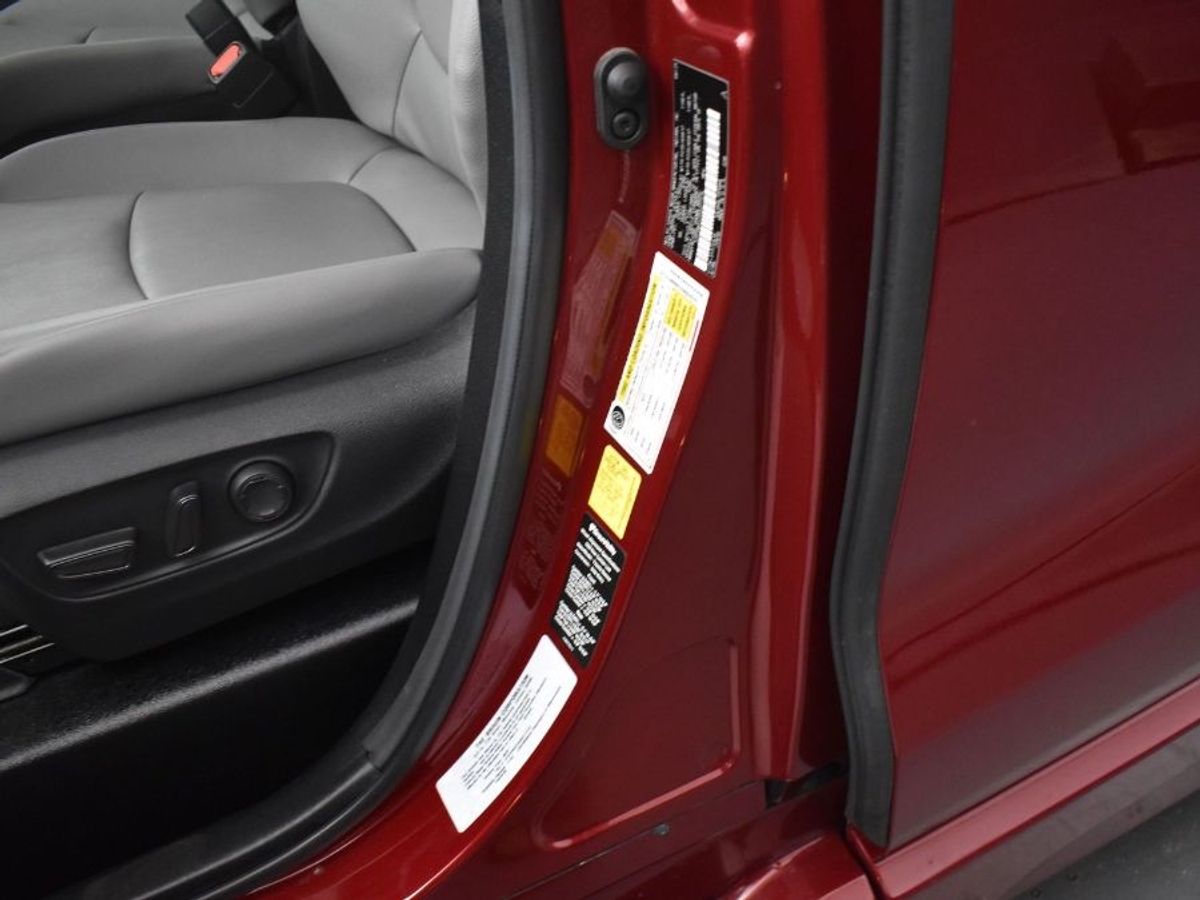 2025 TOYOTA SIENNA - Image 17