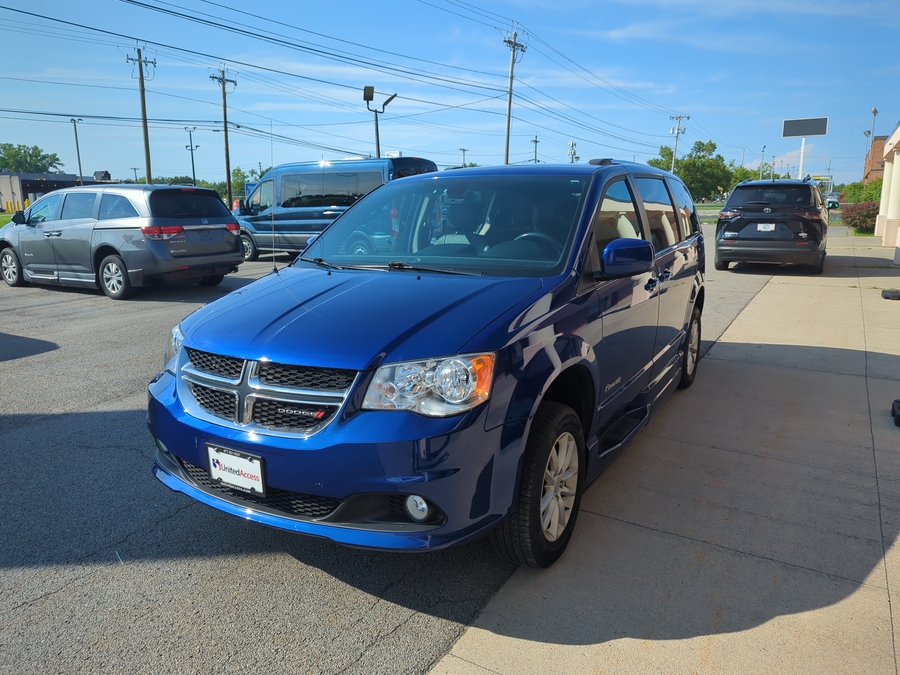 Used 2019 Dodge Grand Caravan SXT - BraunAbility Side Entry In Floor Automatic Ramp
