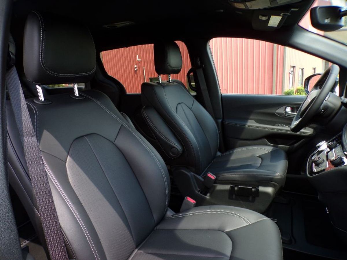 2025 CHRYSLER PACIFICA - Image 15