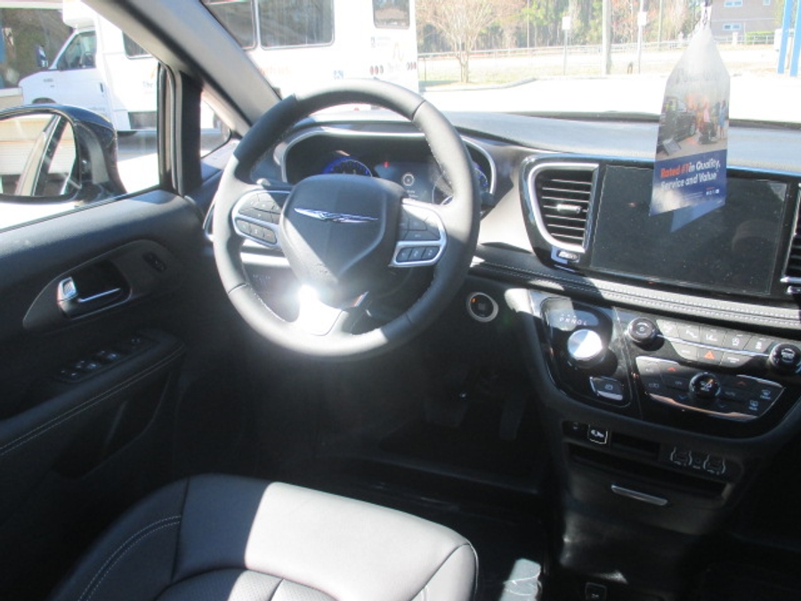 Black Chrysler Pacifica image number 8