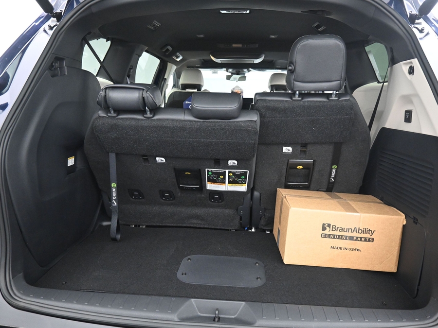 New 2026 Toyota Sienna Hybrid Limited - BraunAbility Side Entry In Floor Automatic Ramp