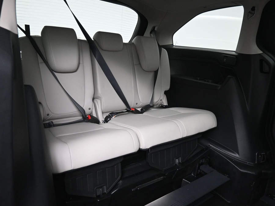 Grey Honda Odyssey image number 9