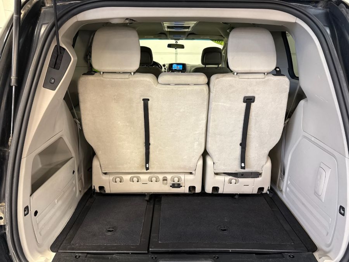 2011 CHRYSLER TOWN AND COUNTRY - Image 16