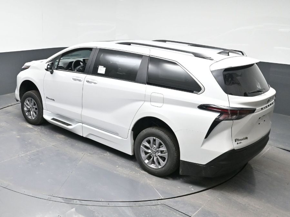 2025 TOYOTA SIENNA - Image 13