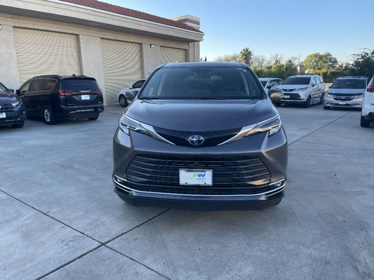 2023 TOYOTA SIENNA - Image 13