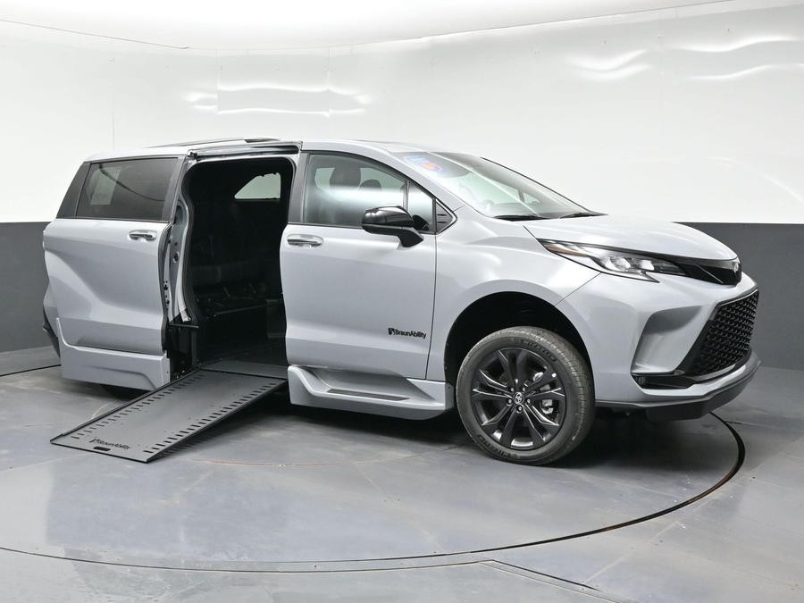 New 2026 Toyota Sienna Hybrid XSE Sport - BraunAbility Side Entry In Floor Automatic Ramp