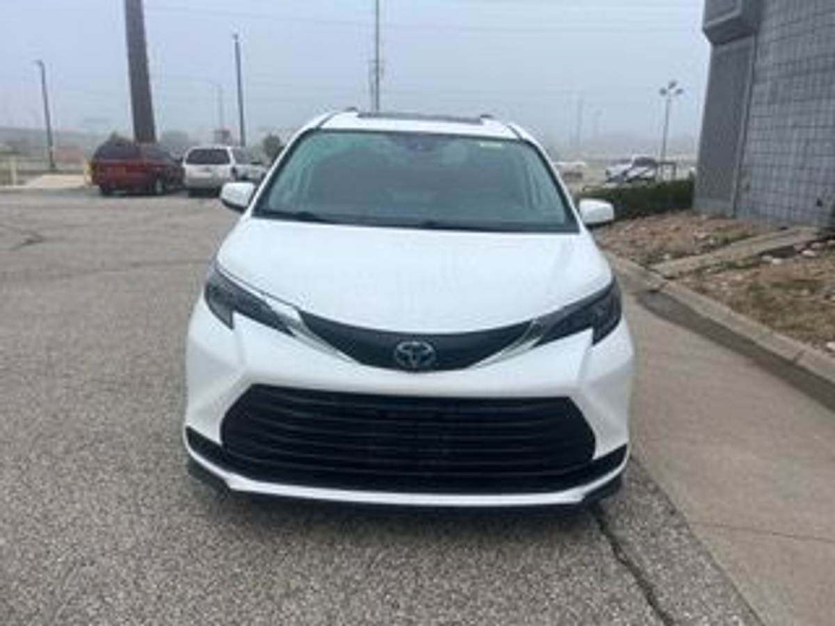 2024 TOYOTA SIENNA - Image 9