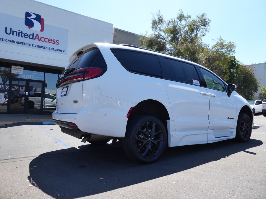 Used 2023 Chrysler Pacifica Touring L - BraunAbility Side Entry Fold Out Automatic Ramp