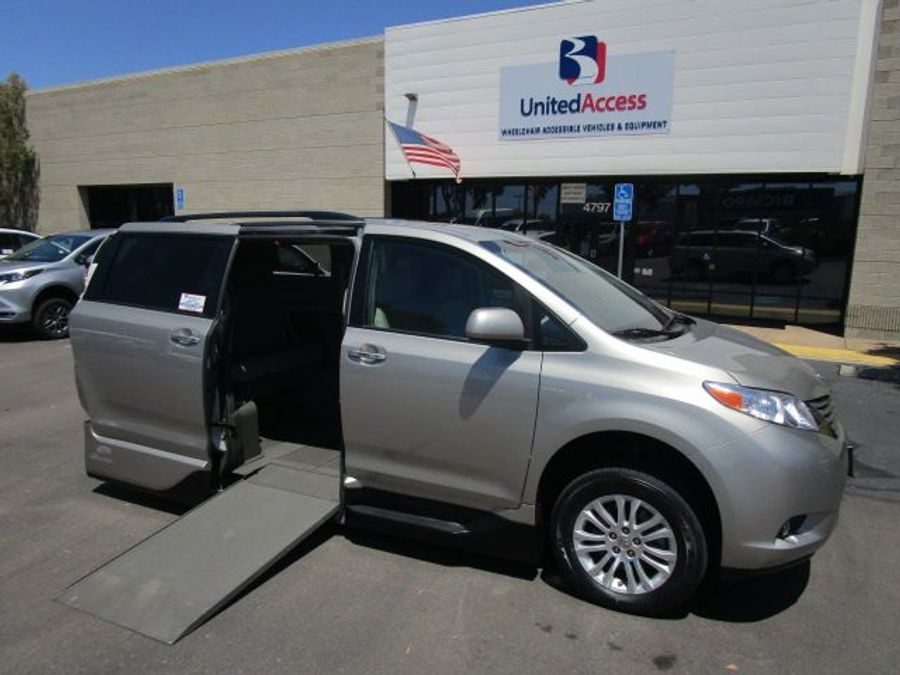 Used 2016 Toyota Sienna XLE Base - VMI Side Entry Entry In Floor Automatic Ramp