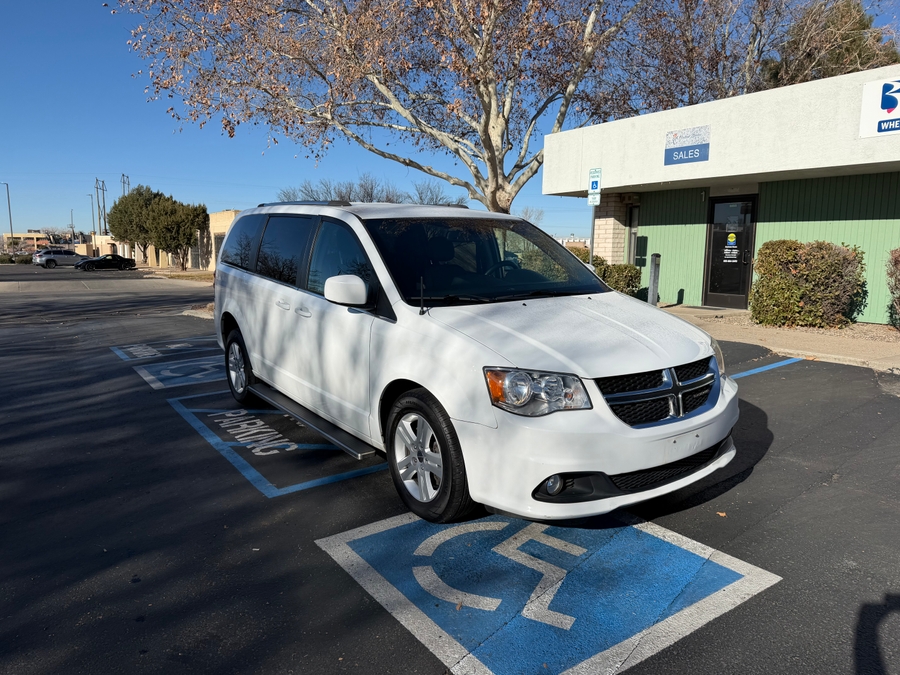 Used 2019 Dodge Grand Caravan SXT - International Mobility Rear Entry Entry Fold Out Manual Ramp