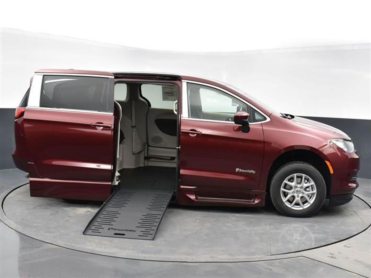 2023 CHRYSLER VOYAGER - Image 13