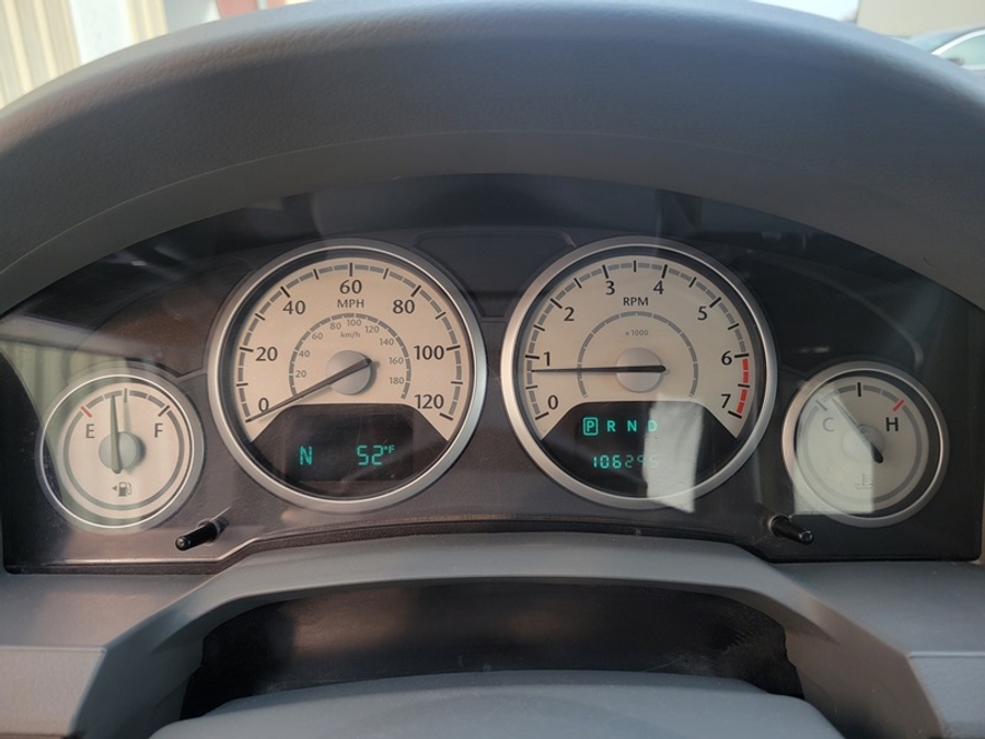 Used 2010 Chrysler Town and Country Touring - BraunAbility Side Entry Entry Fold Out Automatic Ramp