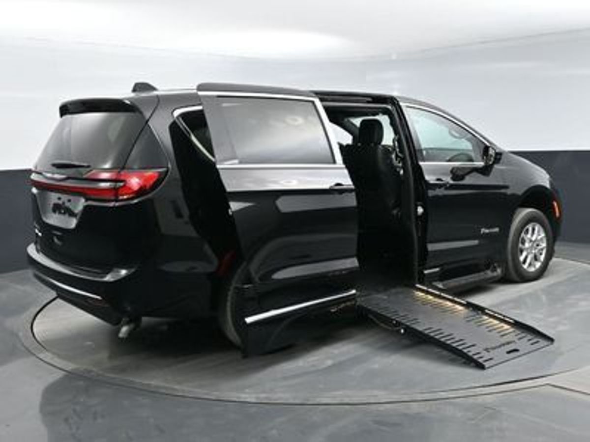 2025 CHRYSLER PACIFICA - Image 9